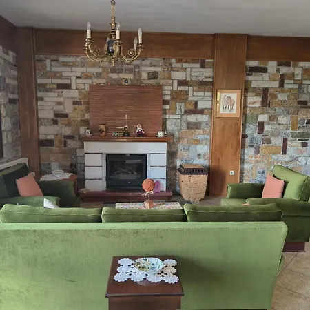 فيلة Anna's House