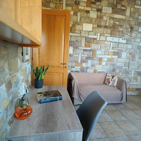 Ann's House-under The Shadow Of A Castle With Pool And View * Stavropigio