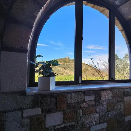 Ann's House-under The Shadow Of A Castle With Pool And View