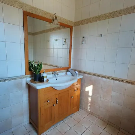 别墅 Ann's House-under The Shadow Of A Castle With Pool And View