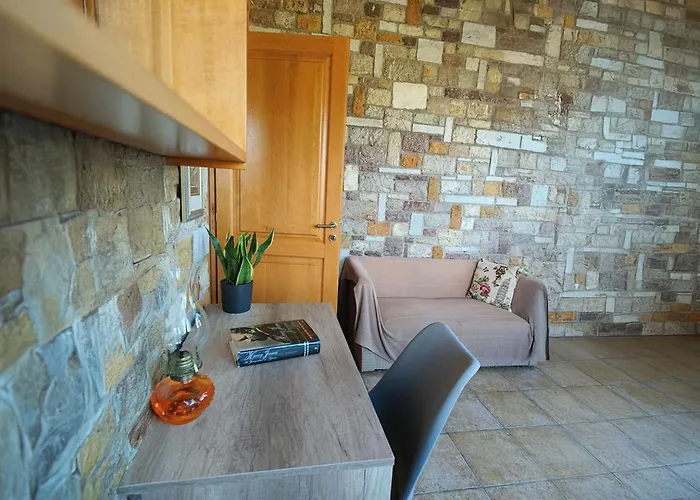 Ann's House-under The Shadow Of A Castle With Pool And View * Stavropigio