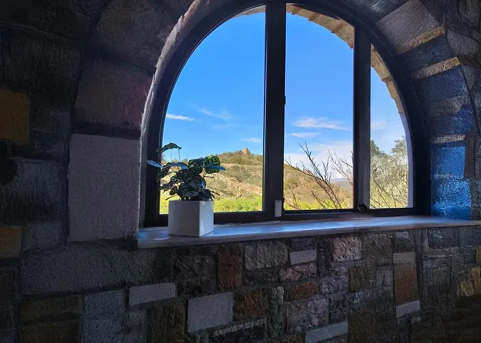 Ann's House-under The Shadow Of A Castle With Pool And View