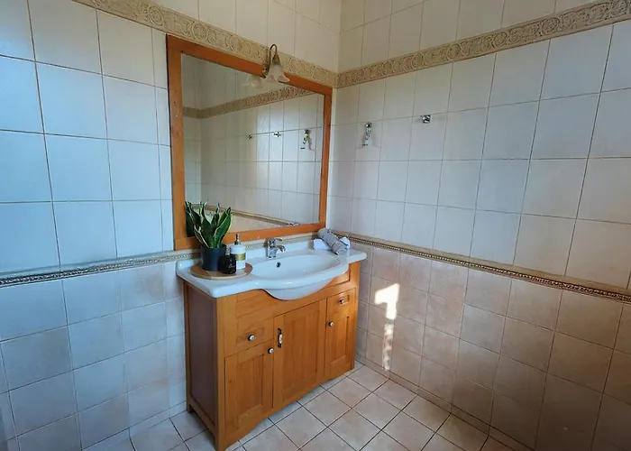 Villa Ann's House-under The Shadow Of A Castle With Pool And View